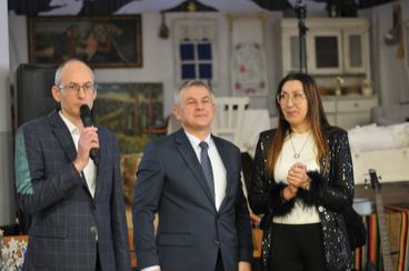 „Z tradycją i ze smakiem” w Ostrówku. Stoiska odwiedziły dziesiątki mieszkańców regionu